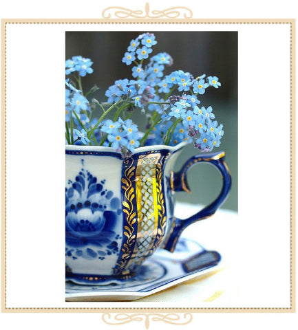 Blue and Gold Teacup of Blue Flowers Greeting Card (QM22)